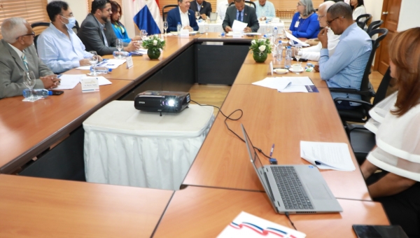 Porfirio Peralta preside reunión Consejo Promipyme